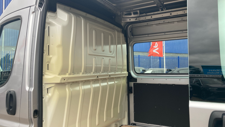 Vauxhall Movano 3500 L2 Diesel Fwd 2.2 Turbo D 140ps H2 Van Prime